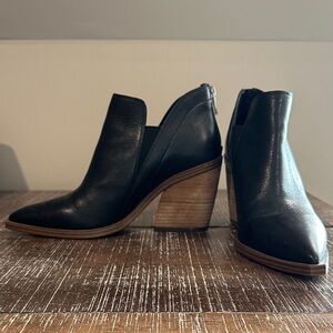 Vince Camuto ~ Split Shaft Bootie ~ Black ~ 8